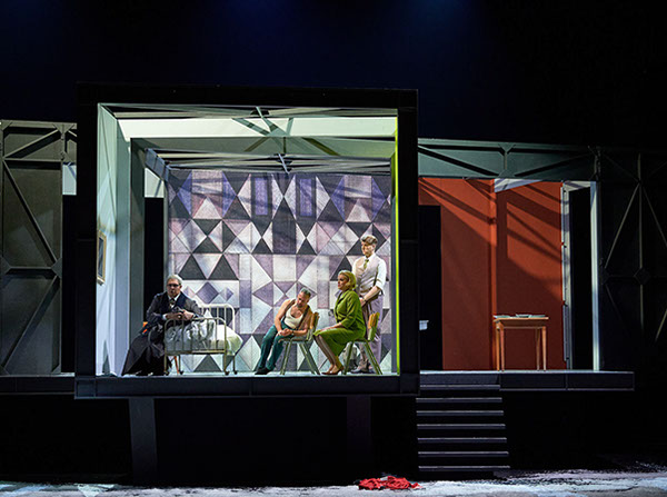 Am Ende Licht, Simon Stephens,&nbsp; Stuttgart Regie Elmar Goerden, Bühne Merlo/Stengl, Katharina Hauter, Sebastian Röhrle, Foto Katrin Ribbe