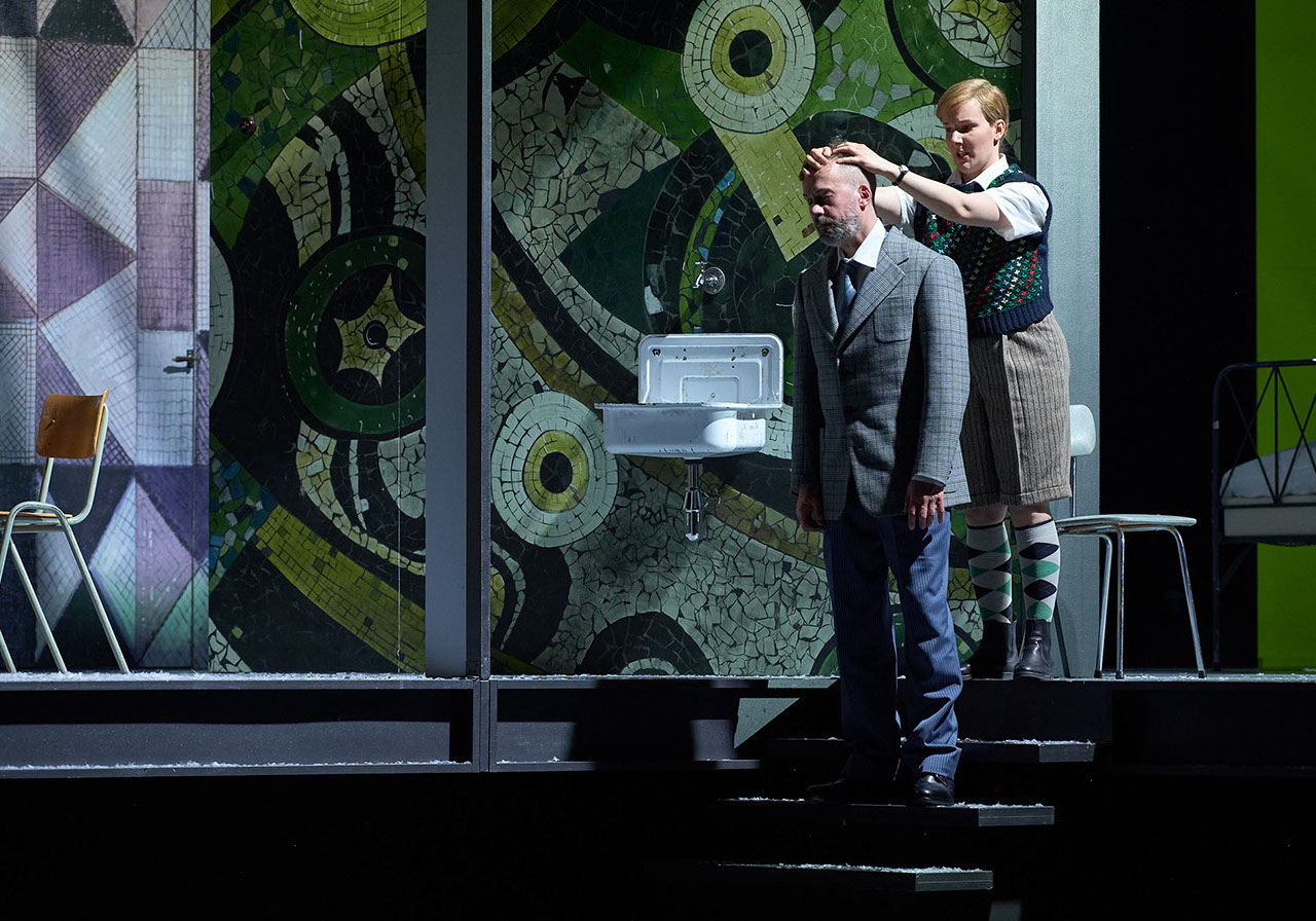 Am Ende Licht, Simon Stephens, Regie Elmar Goerden, Bühne Merlo/Stengl, Nina Siewert, Marco Massafra, Jannik Mühlen, Foto Katrin Ribbe