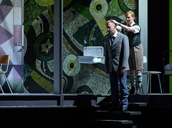 Am Ende Licht, Simon Stephens, Regie Elmar Goerden, Bühne Merlo/Stengl, Nina Siewert, Marco Massafra, Jannik Mühlen, Foto Katrin Ribbe