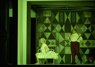 Am Ende Licht, Simon Stephens, Stuttgart, Regie Elmar Goerden, Bühne Merlo/Stengl, Kostüm Kirchleitner, Nina Siewert, Foto Katrin Ribbe