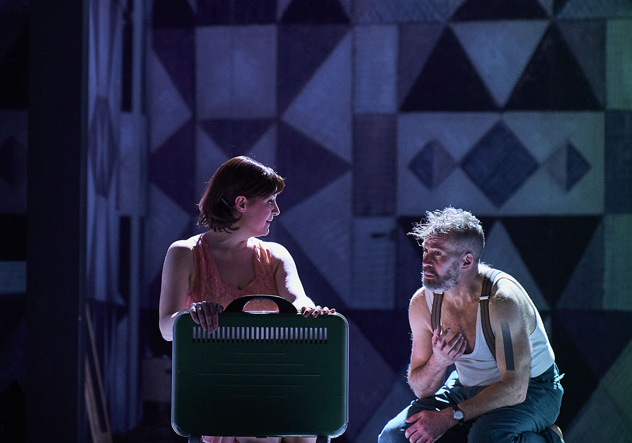 Am Ende Licht, Simon Stephens, Stuttgart, Regie Elmar Goerden, Bühne Merlo/Stengl, Therese Dörr, Mariette Meguid, Foto Katrin Ribbe