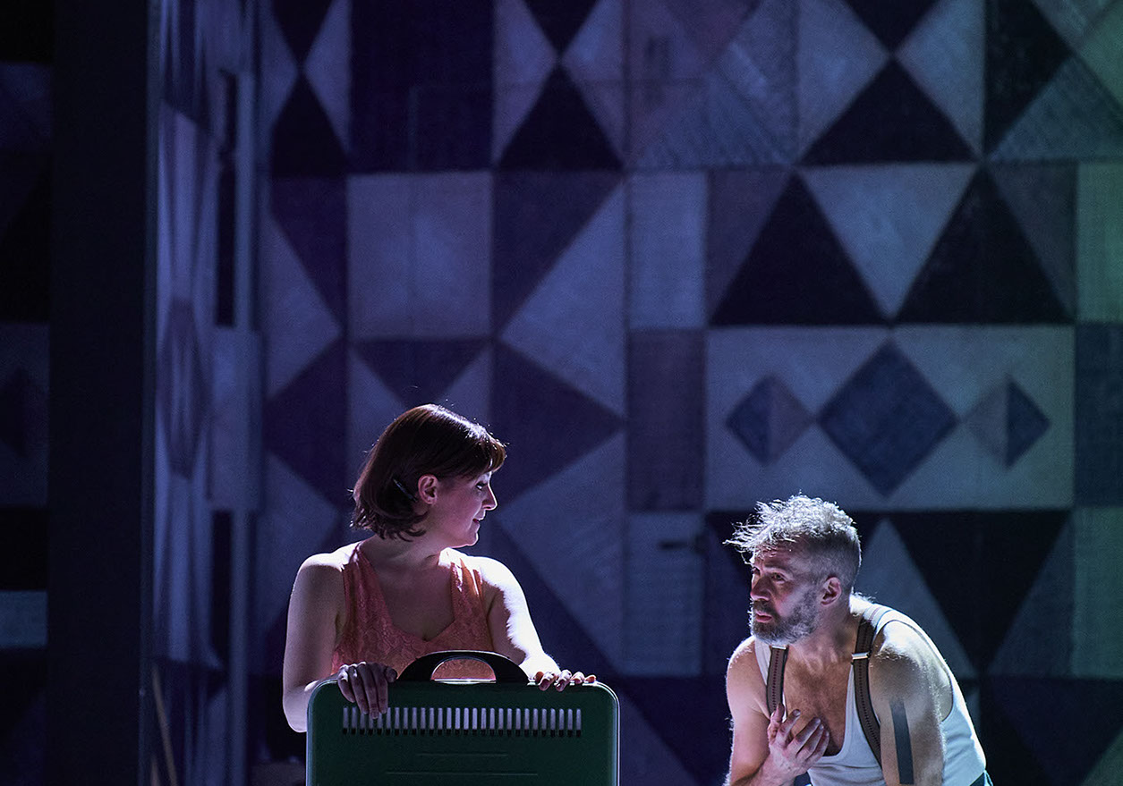 Am Ende Licht, Simon Stephens, Stuttgart, Regie Elmar Goerden, Bühne Merlo/Stengl, Therese Dörr, Mariette Meguid, Foto Katrin Ribbe