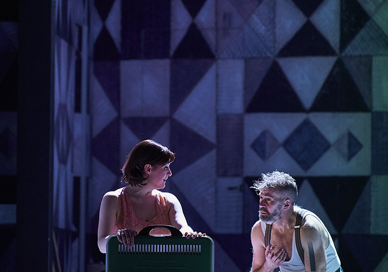 Am Ende Licht, Simon Stephens, Stuttgart, Regie Elmar Goerden, Bühne Merlo/Stengl, Therese Dörr, Mariette Meguid, Foto Katrin Ribbe