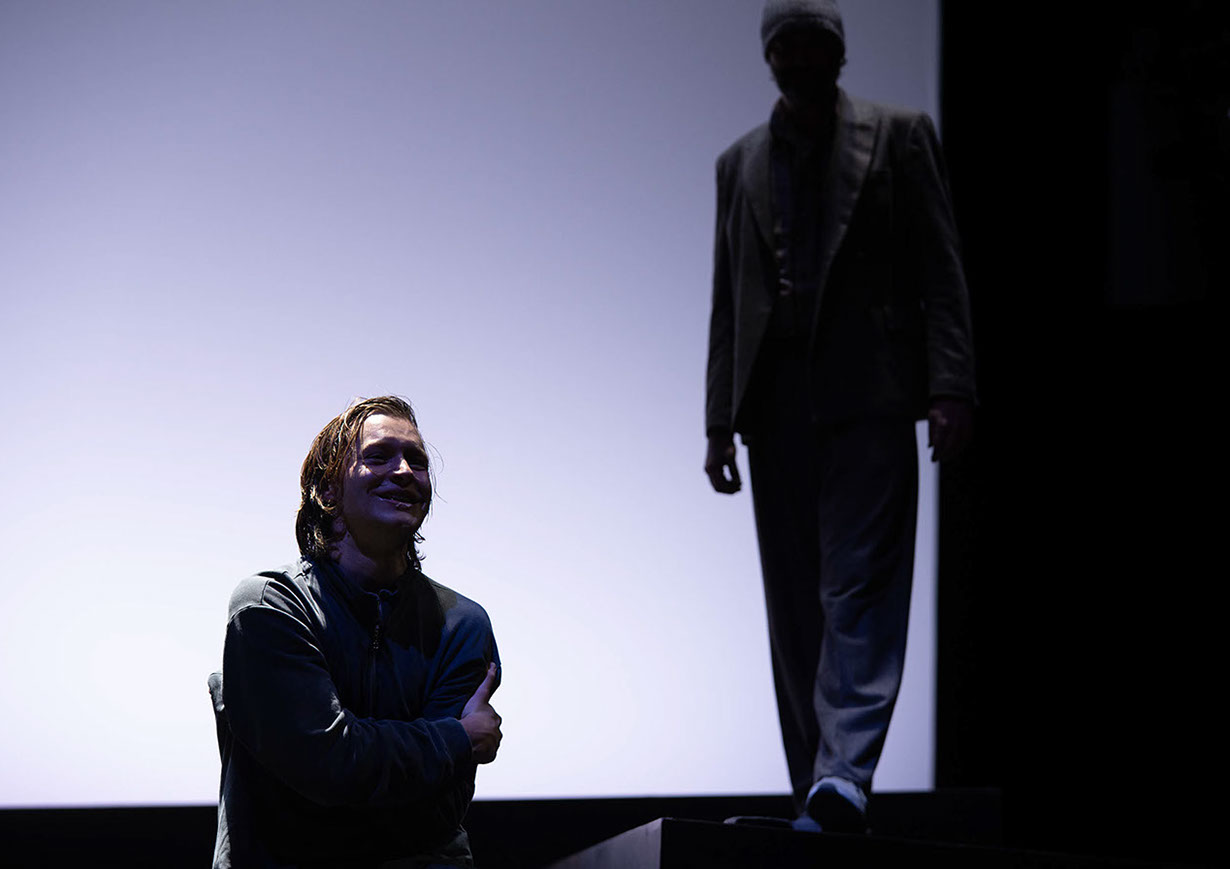 Am Ende Licht, S. Stephens, Regie E. Goerden, Merlo/Stengl, Rodewald, Dörr, Meguid, Röhrle, Hauter, Mühlenweg, Massafra, Krappatsch, Foto Ribbe