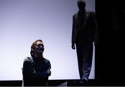 Am Ende Licht, S. Stephens, Regie E. Goerden, Merlo/Stengl, Rodewald, Dörr, Meguid, Röhrle, Hauter, Mühlenweg, Massafra, Krappatsch, Foto Ribbe