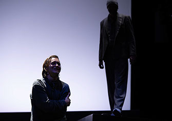 Am Ende Licht, S. Stephens, Regie E. Goerden, Merlo/Stengl, Rodewald, Dörr, Meguid, Röhrle, Hauter, Mühlenweg, Massafra, Krappatsch, Foto Ribbe