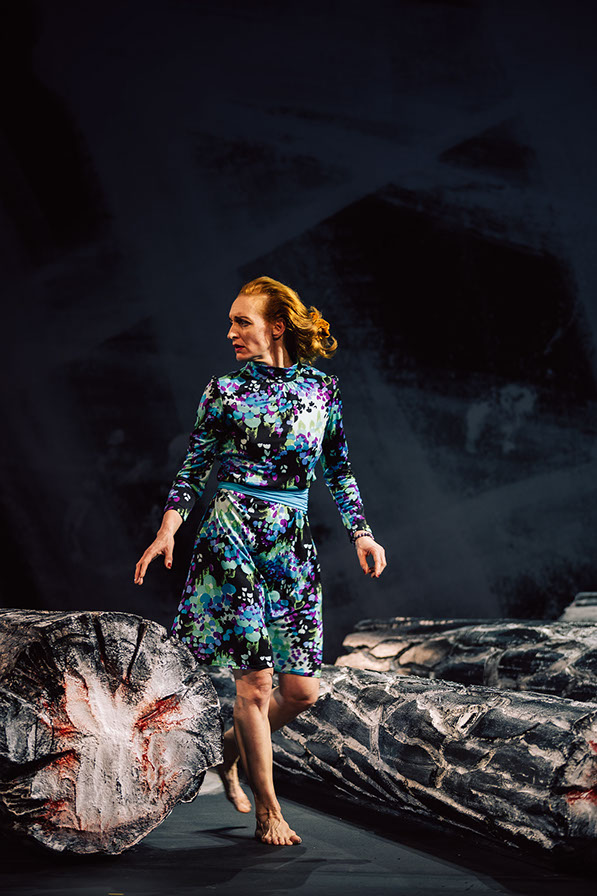 Am Ende Licht, Simon Stephens, Stuttgart, Regie Elmar Goerden, Bühne Merlo/Stengl, Kostüm Kirchleitner, Sylvana Krappatsch, Foto Katrin Ribbe