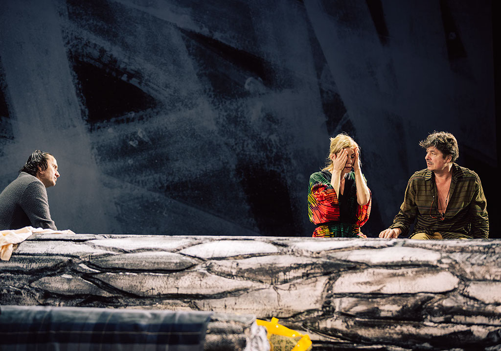 Am Ende Licht, Simon Stephens, Stuttgart, Regie Elmar Goerden, Bühne Merlo/Stengl, Kostüm Kirchleitner, Sylvana Krappatsch, Foto Katrin Ribbe