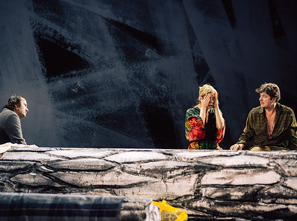 Am Ende Licht, Simon Stephens, Stuttgart, Regie Elmar Goerden, Bühne Merlo/Stengl, Kostüm Kirchleitner, Sylvana Krappatsch, Foto Katrin Ribbe