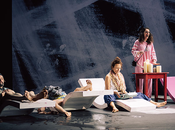 Am Ende Licht, Simon Stephens, Stuttgart, Regie Elmar Goerden, Bühne Merlo/Stengl, Kostüm Kirchleitner, Sylvana Krappatsch, Foto Katrin Ribbe