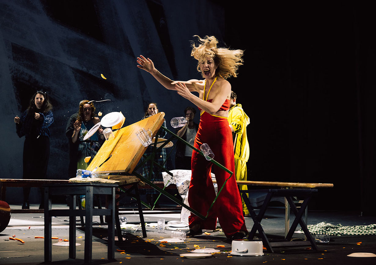 Am Ende Licht, Simon Stephens, Stuttgart, Regie Elmar Goerden, Bühne Merlo/Stengl, Kostüm Kirchleitner, Sylvana Krappatsch, Foto Katrin Ribbe