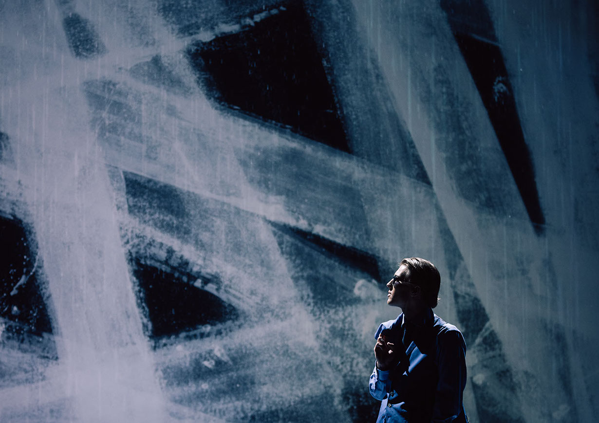 Am Ende Licht, Simon Stephens, Stuttgart, Regie Elmar Goerden, Bühne Merlo/Stengl, Kostüm Kirchleitner, Sylvana Krappatsch, Foto Katrin Ribbe