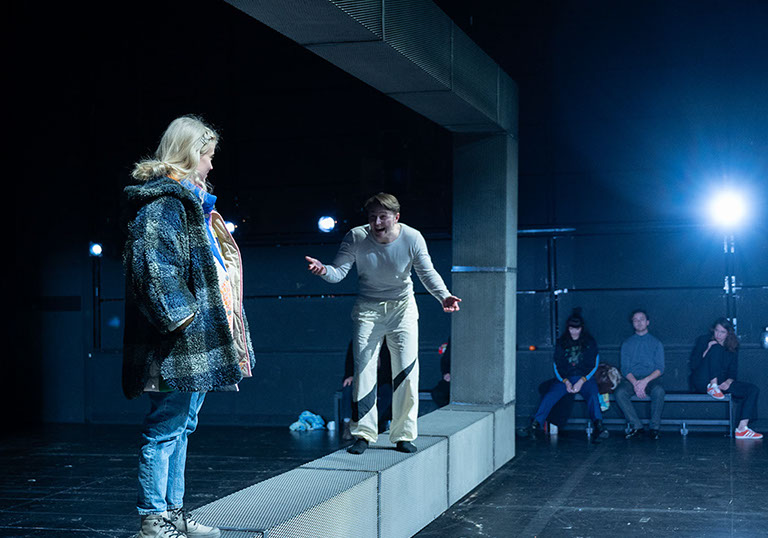 Am Ende Licht, S. Stephens, Regie E. Goerden, Merlo/Stengl, Rodewald, Dörr, Meguid, Röhrle, Hauter, Mühlenweg, Massafra, Krappatsch, Foto Ribbe