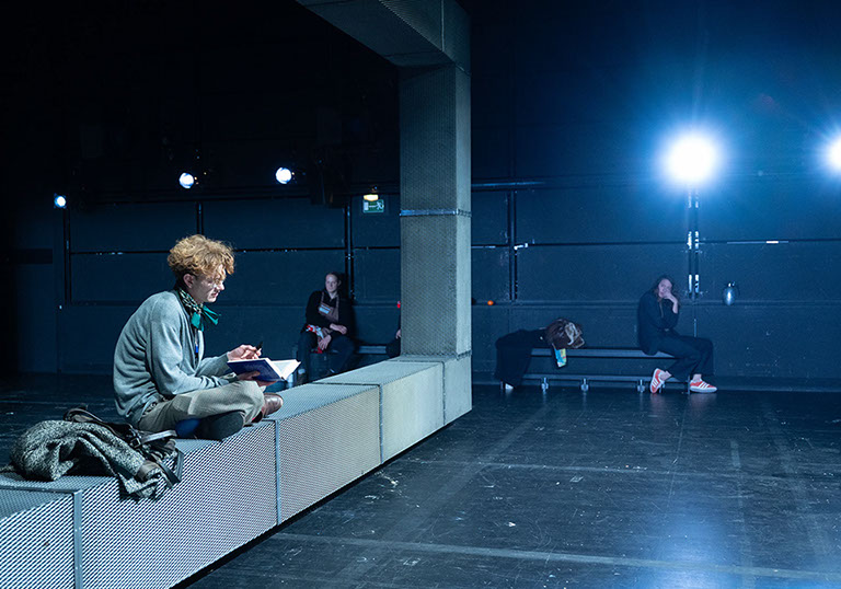 Am Ende Licht, S. Stephens, Regie E. Goerden, Merlo/Stengl, Rodewald, Dörr, Meguid, Röhrle, Hauter, Mühlenweg, Massafra, Krappatsch, Foto Ribbe