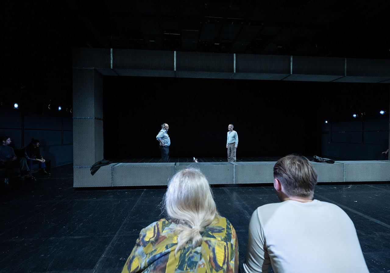 Am Ende Licht, S. Stephens, Regie E. Goerden, Merlo/Stengl, Rodewald, Dörr, Meguid, Röhrle, Hauter, Mühlenweg, Massafra, Krappatsch, Foto Ribbe