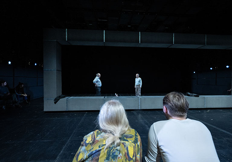 Am Ende Licht, S. Stephens, Regie E. Goerden, Merlo/Stengl, Rodewald, Dörr, Meguid, Röhrle, Hauter, Mühlenweg, Massafra, Krappatsch, Foto Ribbe