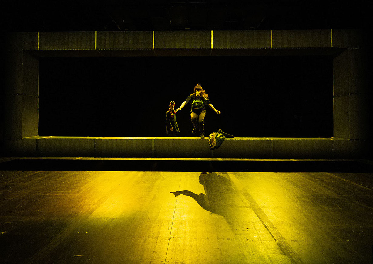Am Ende Licht, S. Stephens, Regie E. Goerden, Merlo/Stengl, Rodewald, Dörr, Meguid, Röhrle, Hauter, Mühlenweg, Massafra, Krappatsch, Foto Ribbe