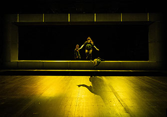 Am Ende Licht, S. Stephens, Regie E. Goerden, Merlo/Stengl, Rodewald, Dörr, Meguid, Röhrle, Hauter, Mühlenweg, Massafra, Krappatsch, Foto Ribbe