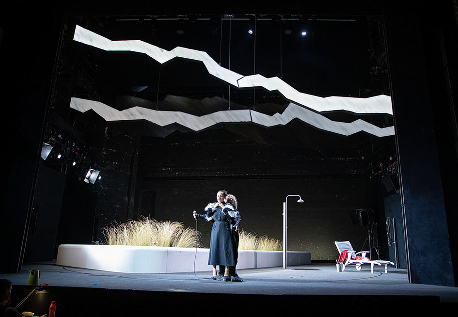 Medea, Grillparzer, Josefstadt, Regie Goerden, Bühne Merlo/Stengl, Sandra Cervik, Katharina Klar, Foto Knie