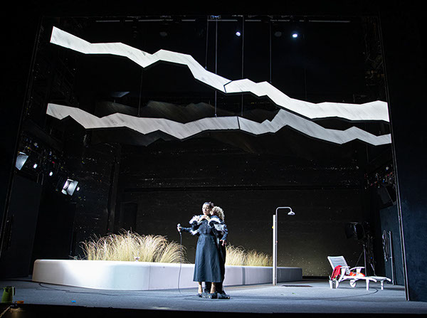 Medea, Grillparzer, Josefstadt, Regie Goerden, Bühne Merlo/Stengl, Sandra Cervik, Katharina Klar, Foto Knie