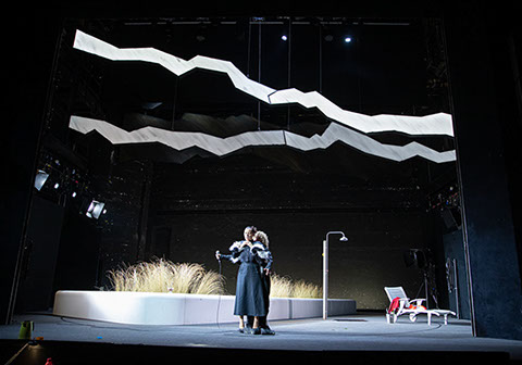 Medea, Grillparzer, Josefstadt, Regie Goerden, Bühne Merlo/Stengl, Sandra Cervik, Katharina Klar, Foto Knie