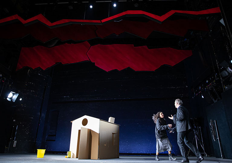 Medea, Grillparzer, Josefstadt, Regie Goerden, Bühne Merlo/Stengl, Sandra Cervik, Joseph Lorenz, Foto Knie