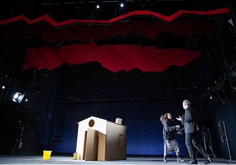 Medea, Grillparzer, Josefstadt, Regie Goerden, Bühne Merlo/Stengl, Sandra Cervik, Joseph Lorenz, Foto Knie